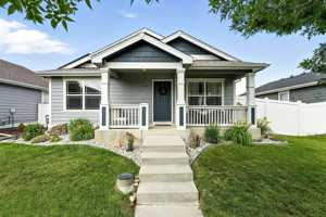 featured image of 4319 Mariposa Ln