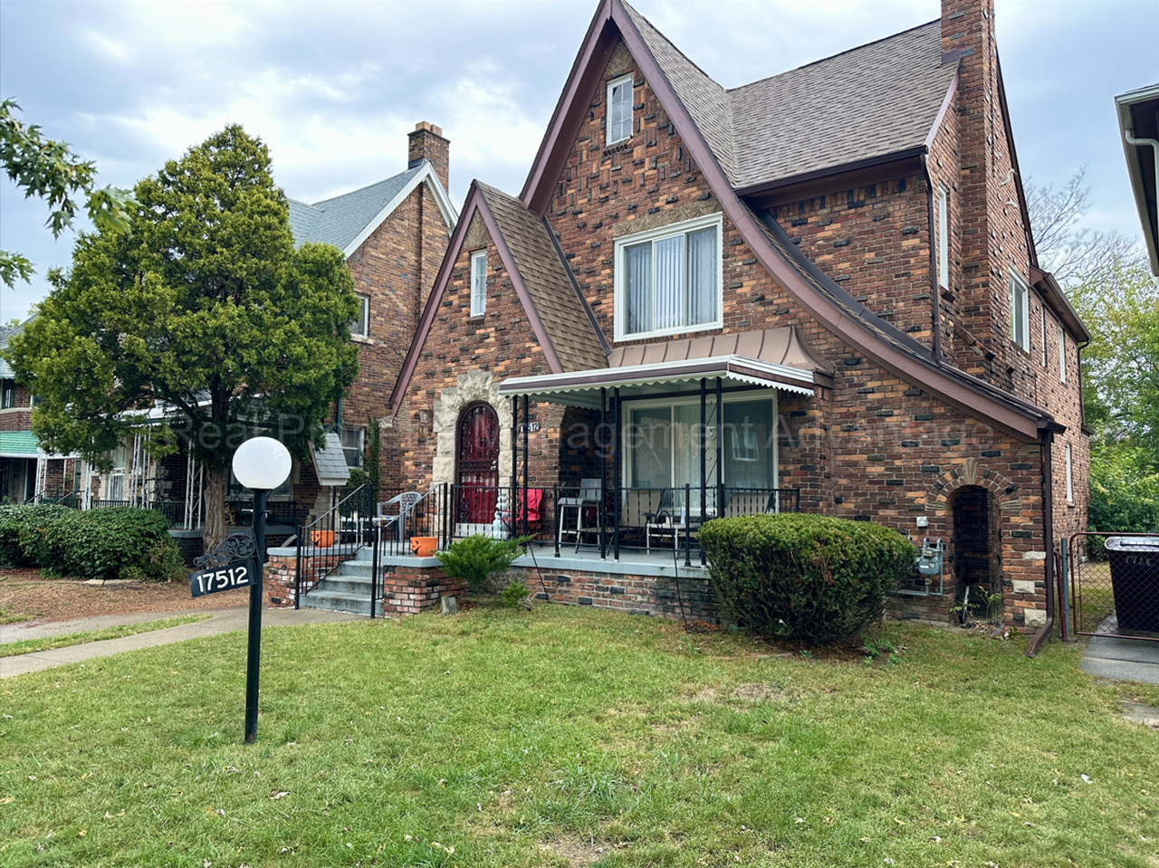 17512 Roselawn St - Photo 2 of 24