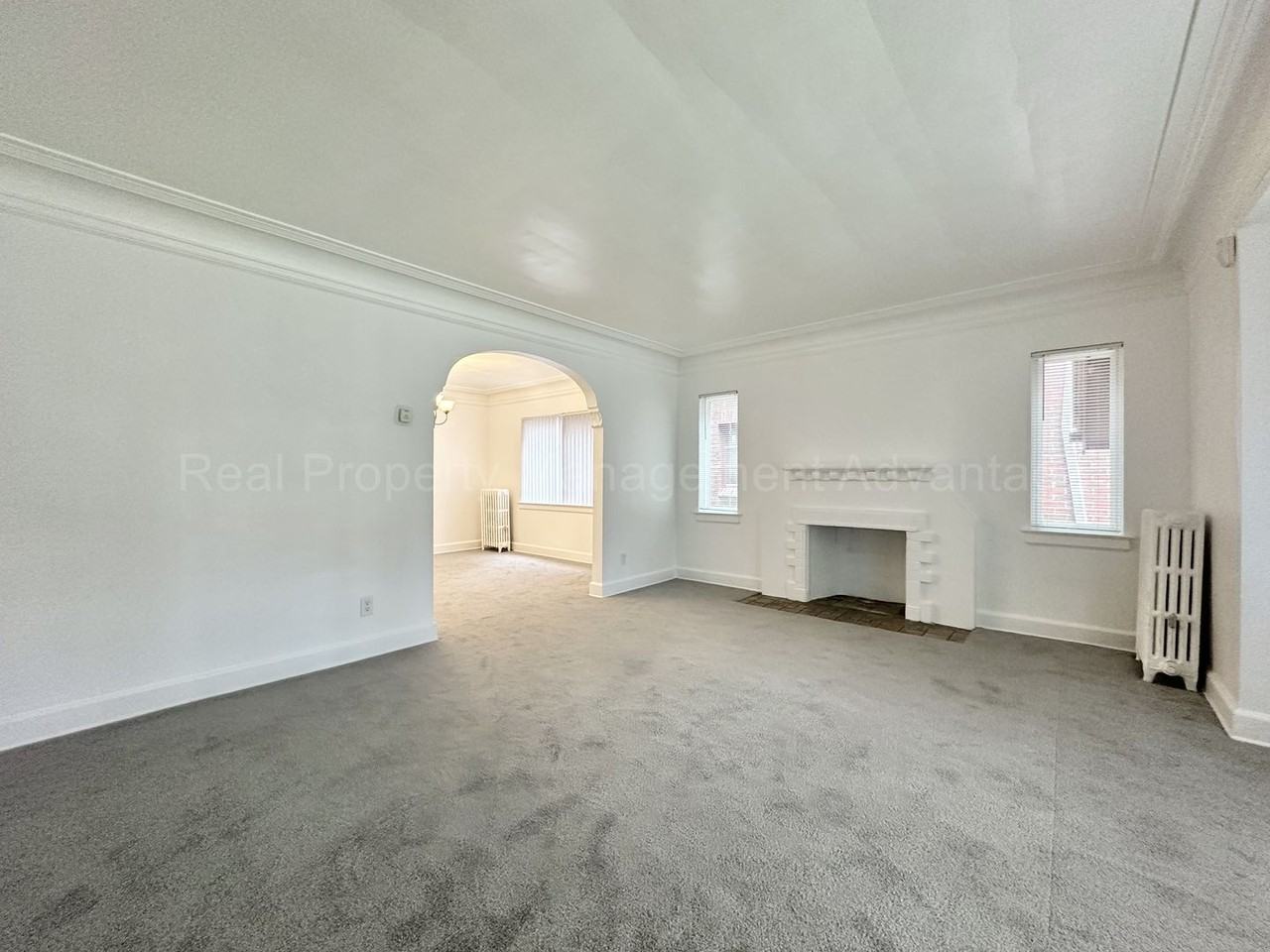 17512 Roselawn St - Photo 3 of 24