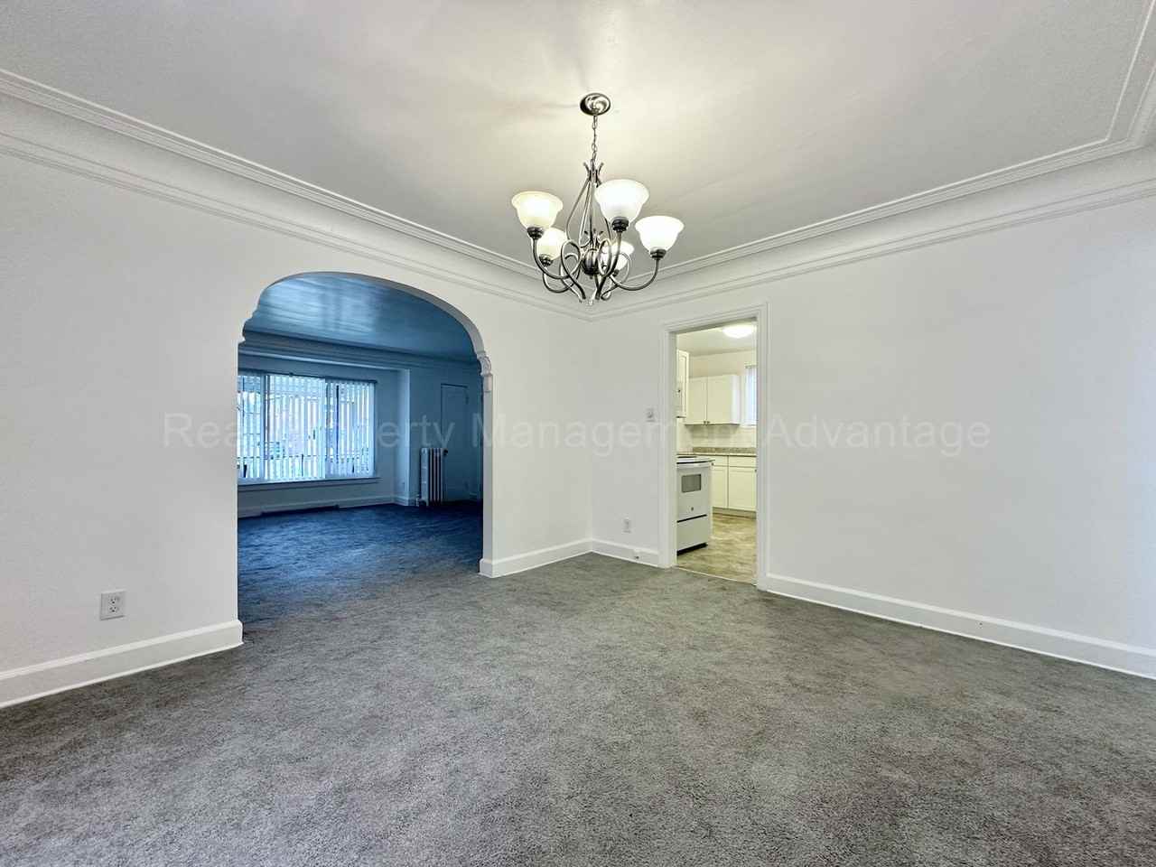 17512 Roselawn St - Photo 7 of 24