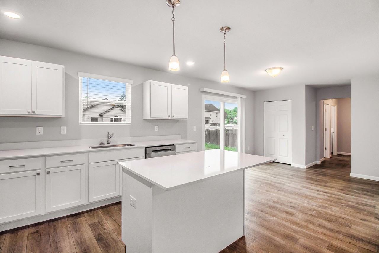 105 Iris Ct - Photo 2 of 22