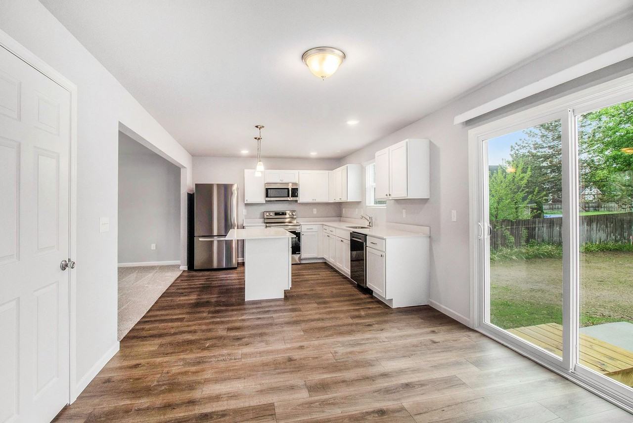 105 Iris Ct - Photo 3 of 22