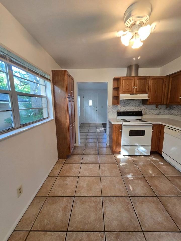 52 6th St - Photo 3 of 16