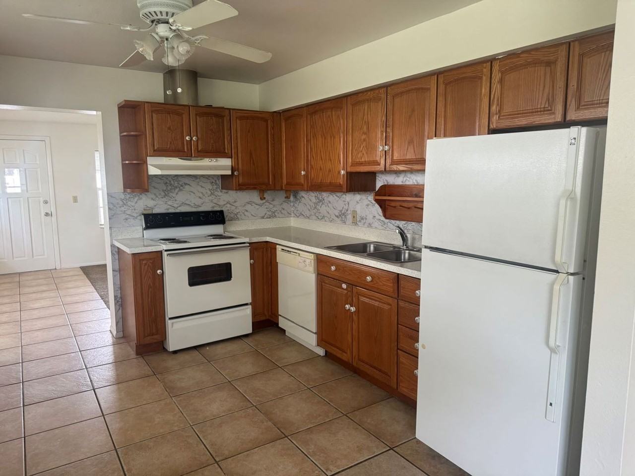 52 6th St - Photo 4 of 16