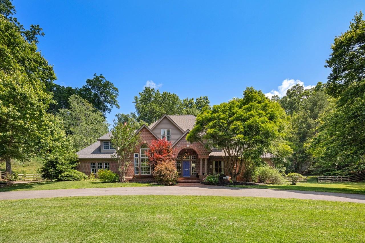 118 Holcombe Cove Rd - Photo 3 of 50