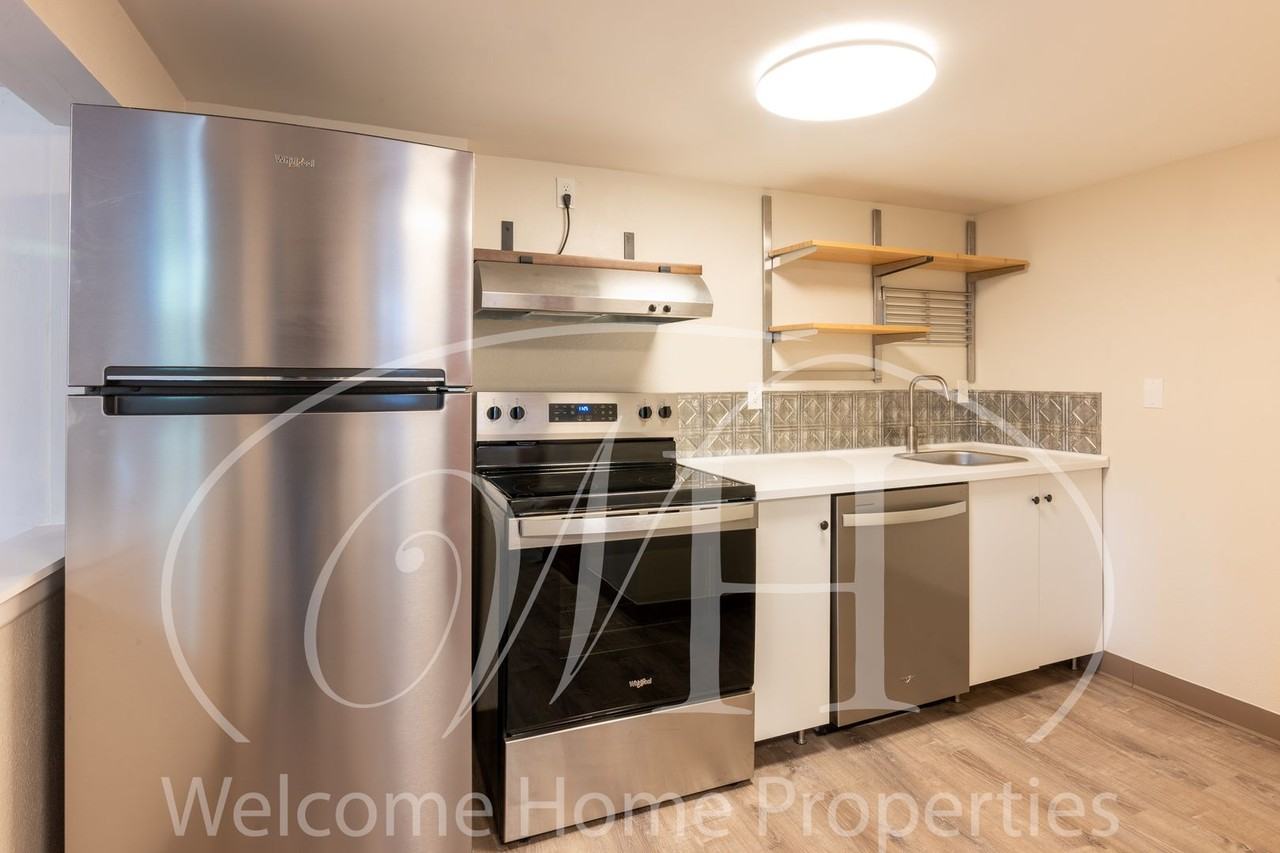 1011 Waverly Street - Photo 4 of 17