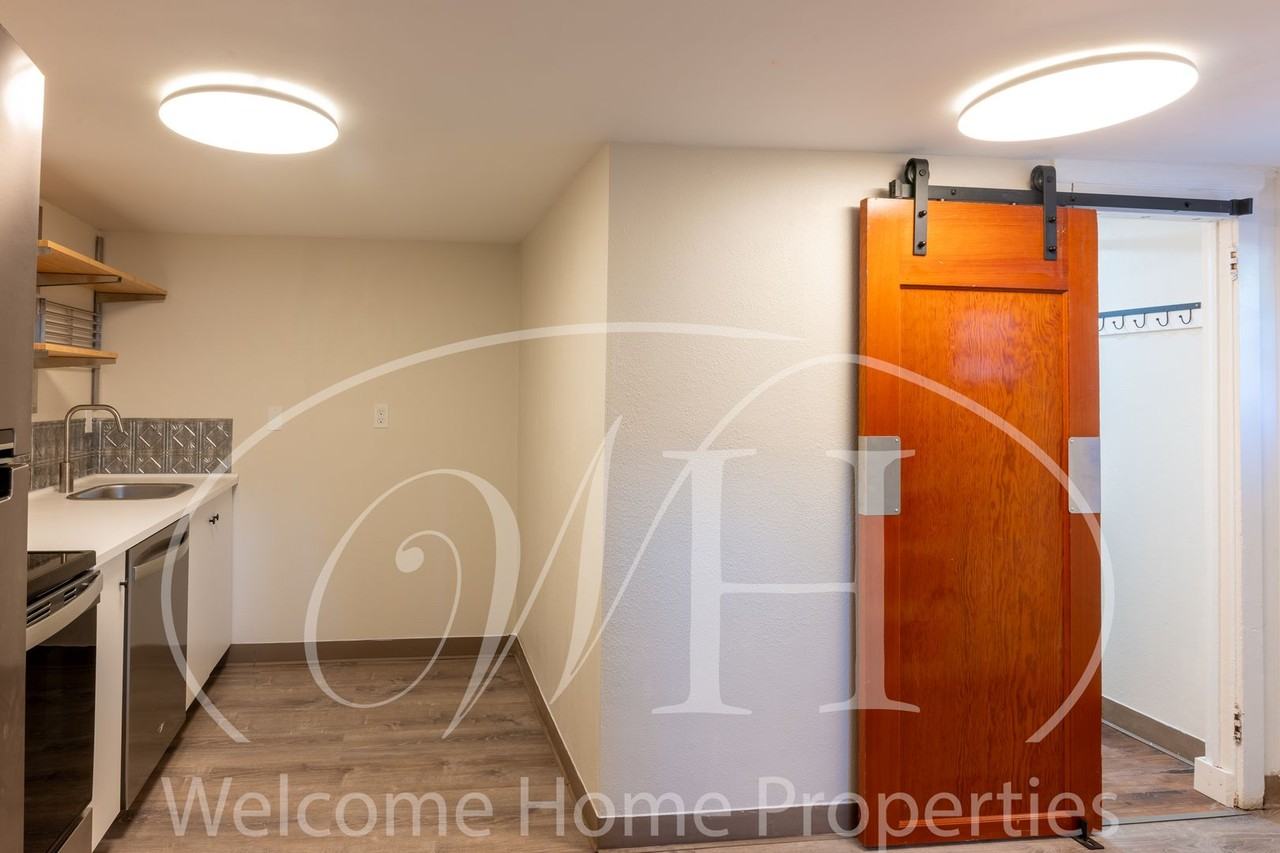 1011 Waverly Street - Photo 5 of 17