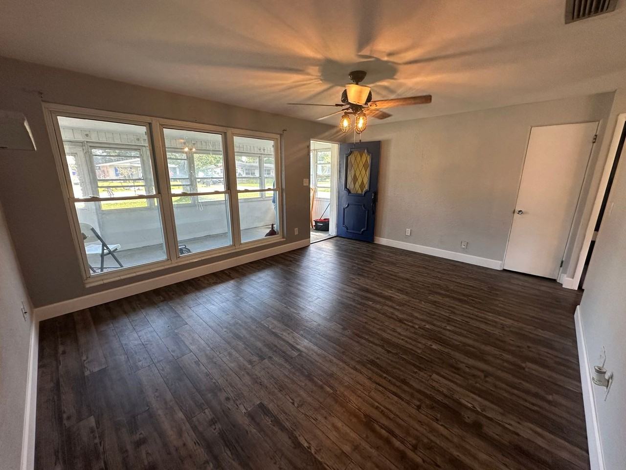 2356 Florida Blvd - Photo 3 of 12