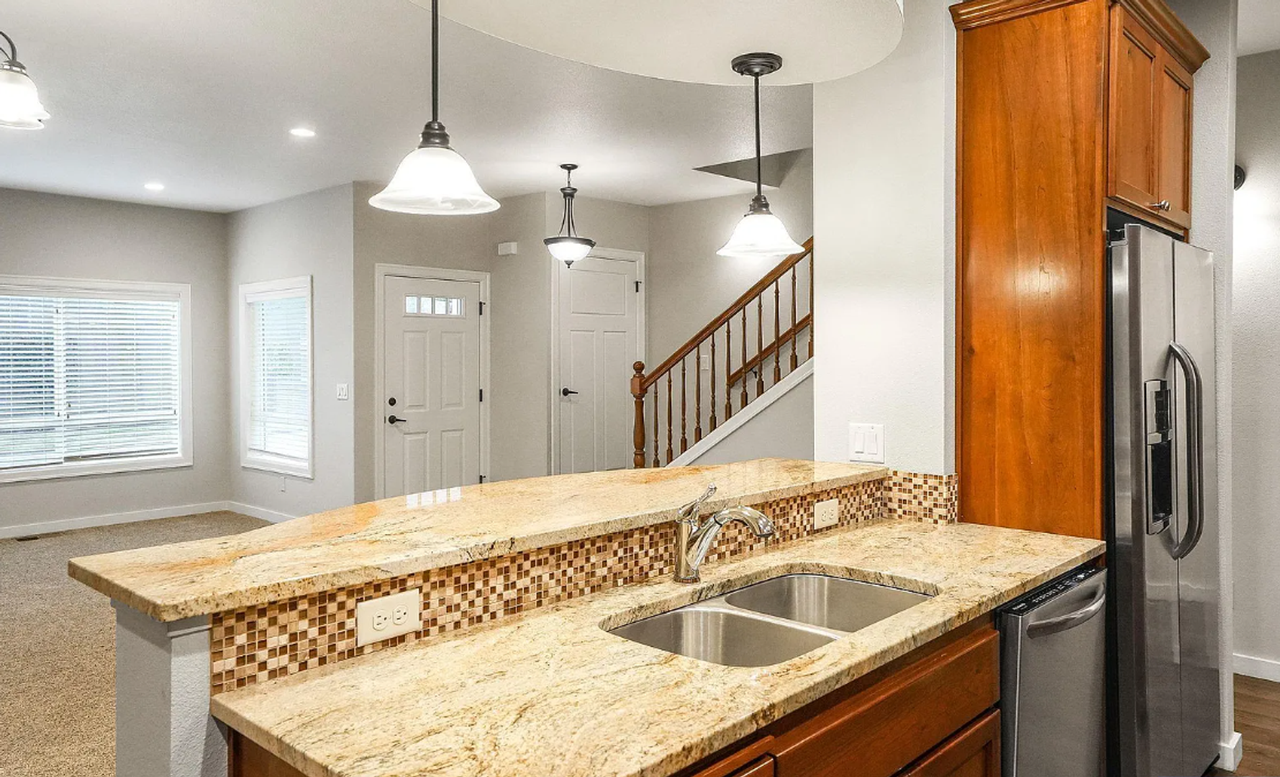 384 Market Street Northeast - Photo 2 of 37