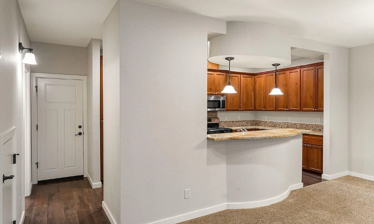 384 Market Street Northeast - Photo 5 of 37