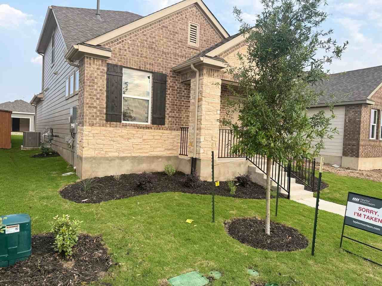 212 Flowers Avenue - Photo 4 of 39