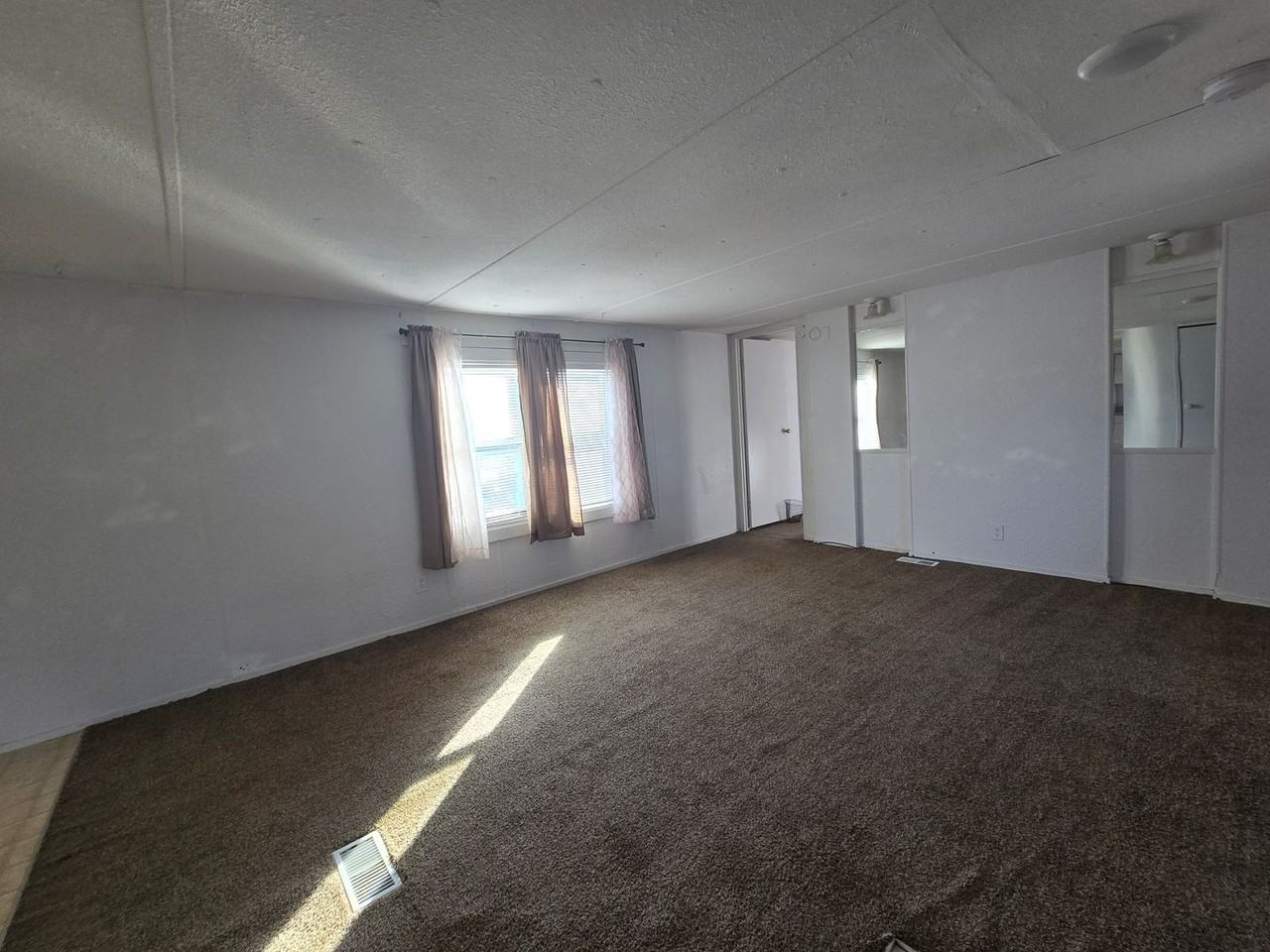 612 Ullman St - Photo 3 of 19