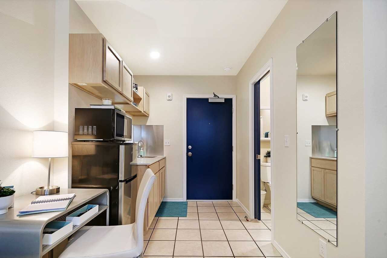 Lago aPodments - Photo 2 of 21