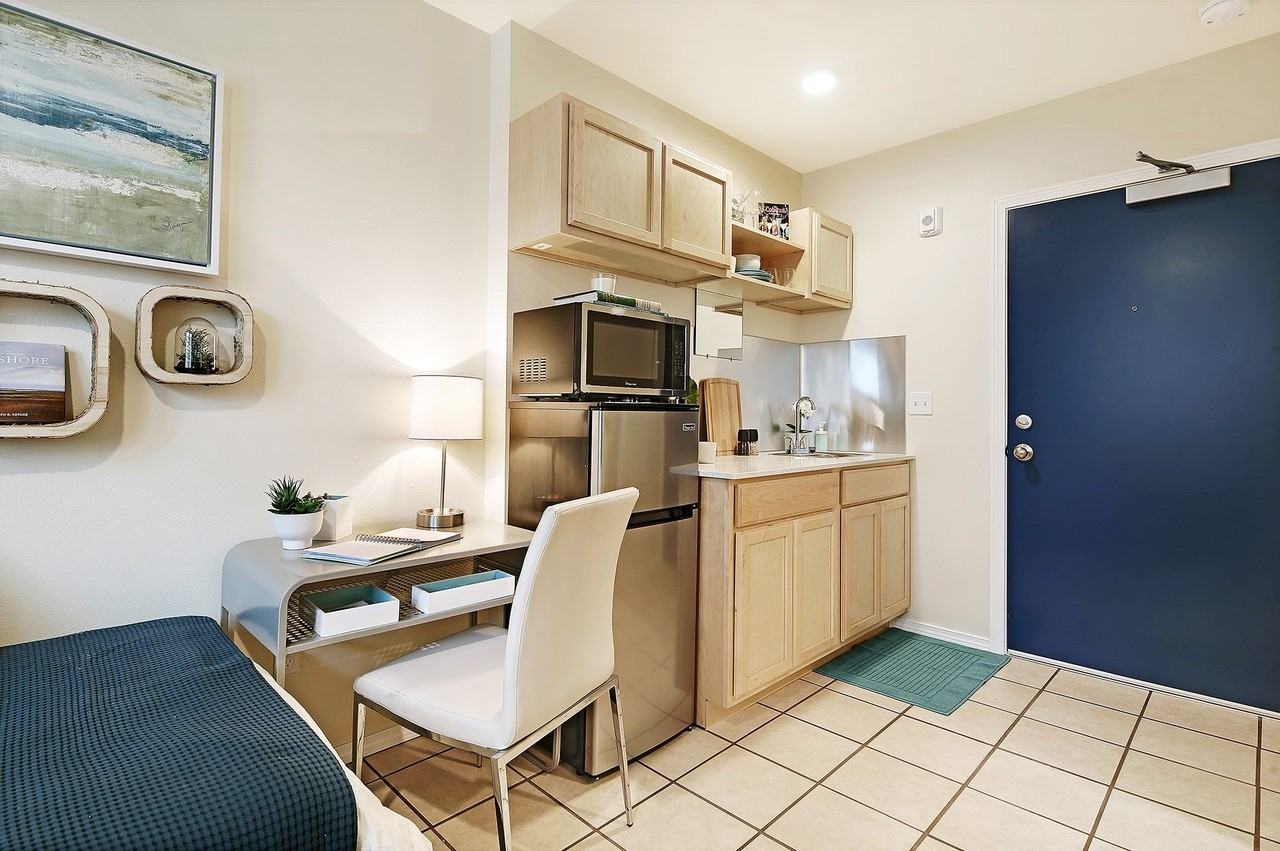 Lago aPodments - Photo 3 of 21