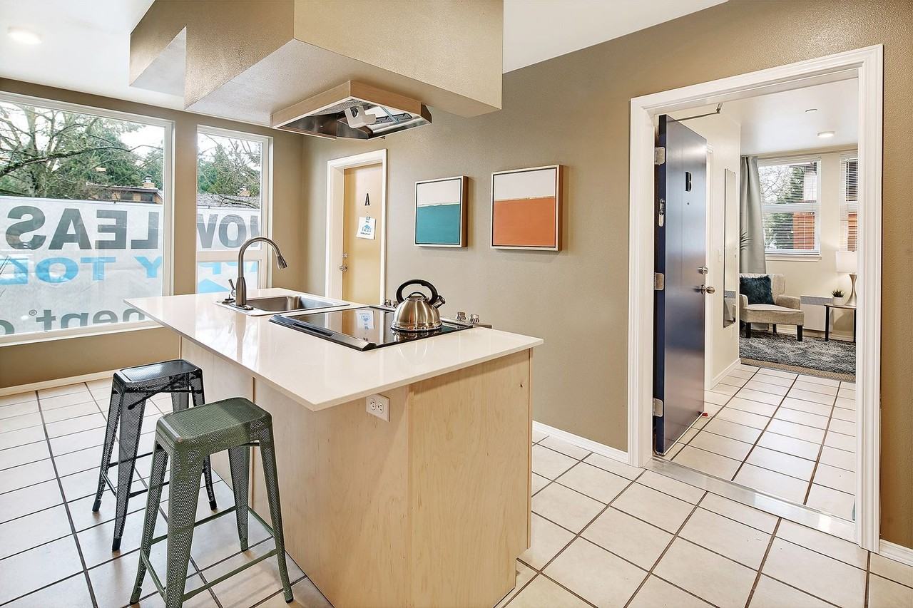 Lago aPodments - Photo 5 of 15