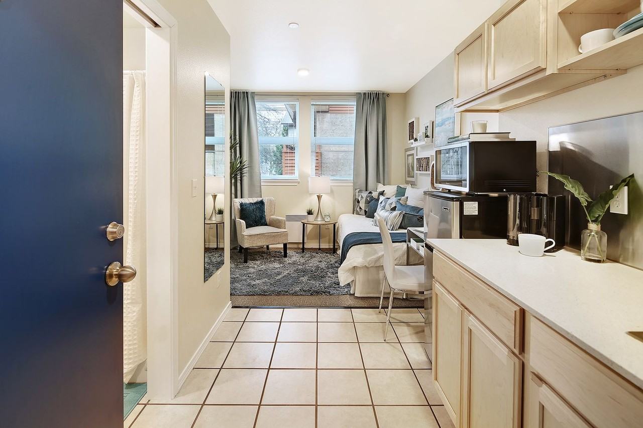 Lago aPodments - Photo 7 of 15