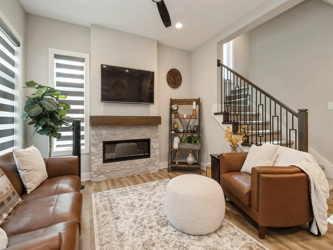 804 E 2nd St - Photo 2 of 29