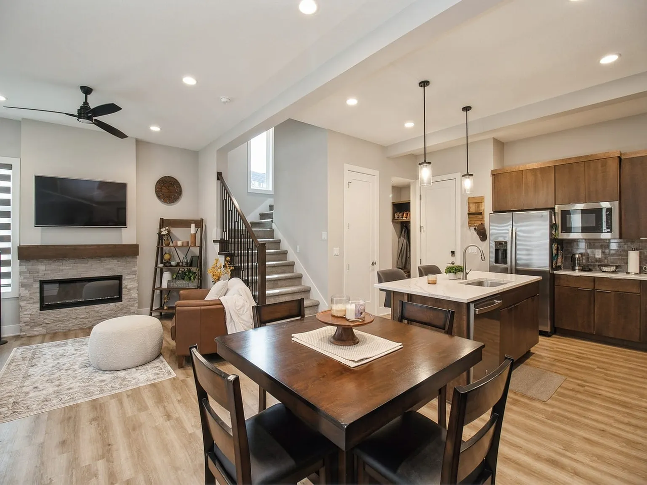 804 E 2nd St - Photo 3 of 29