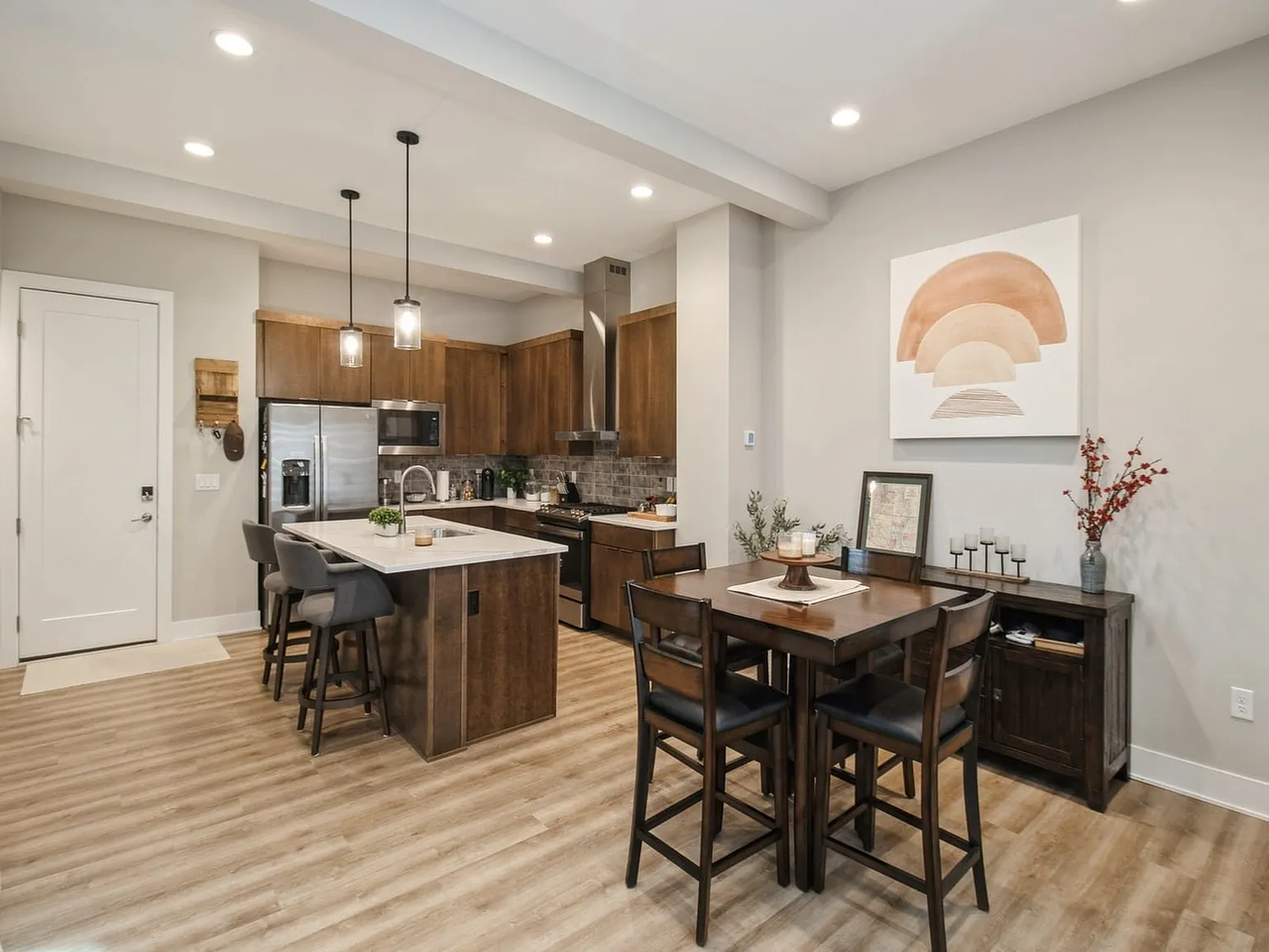 804 E 2nd St - Photo 4 of 29