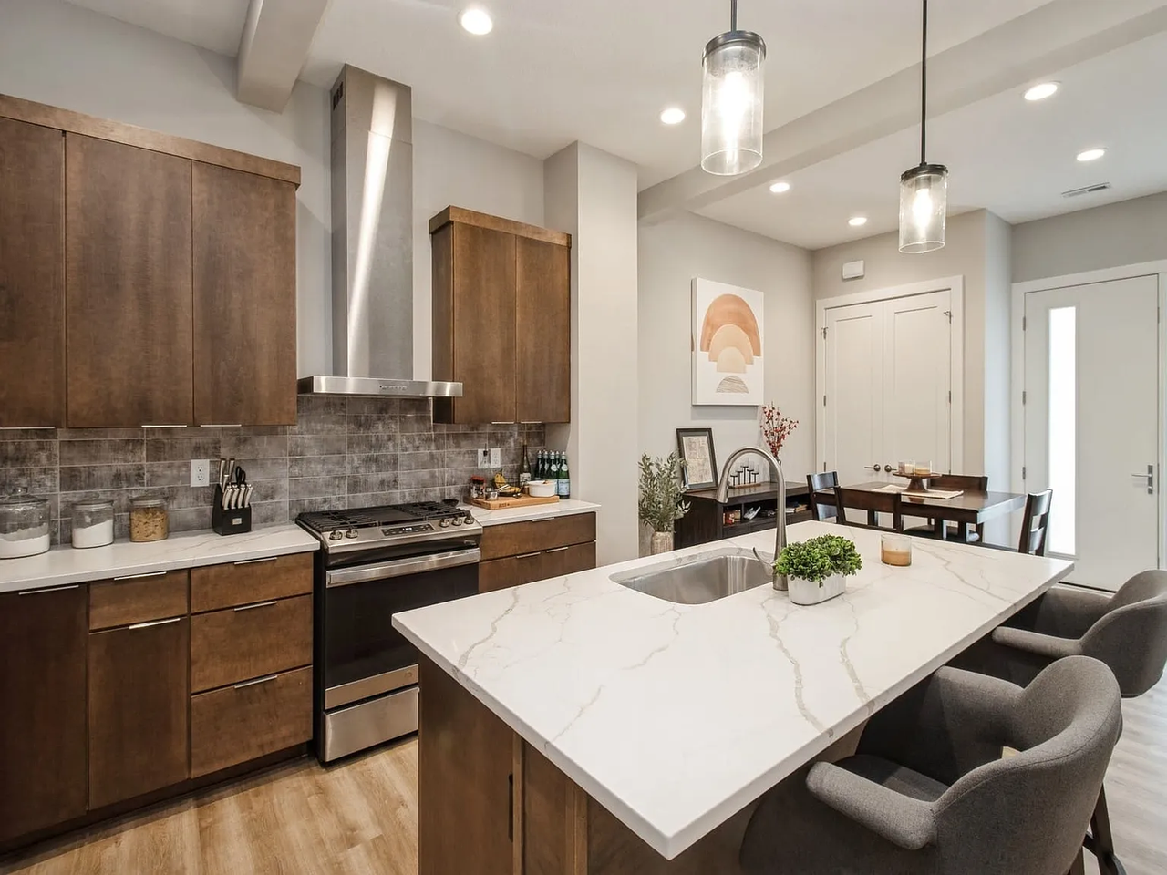 804 E 2nd St - Photo 5 of 29