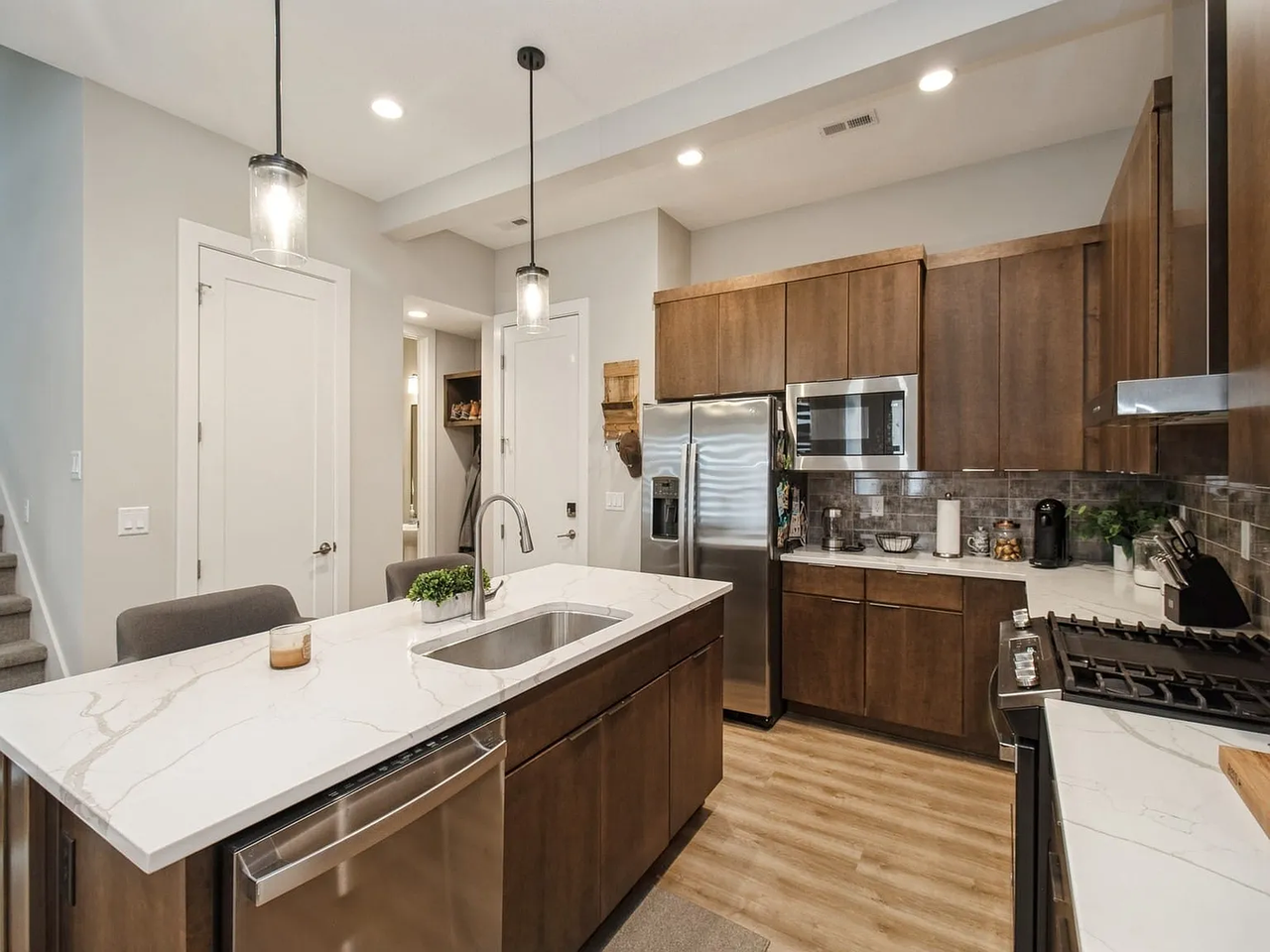 804 E 2nd St - Photo 6 of 29