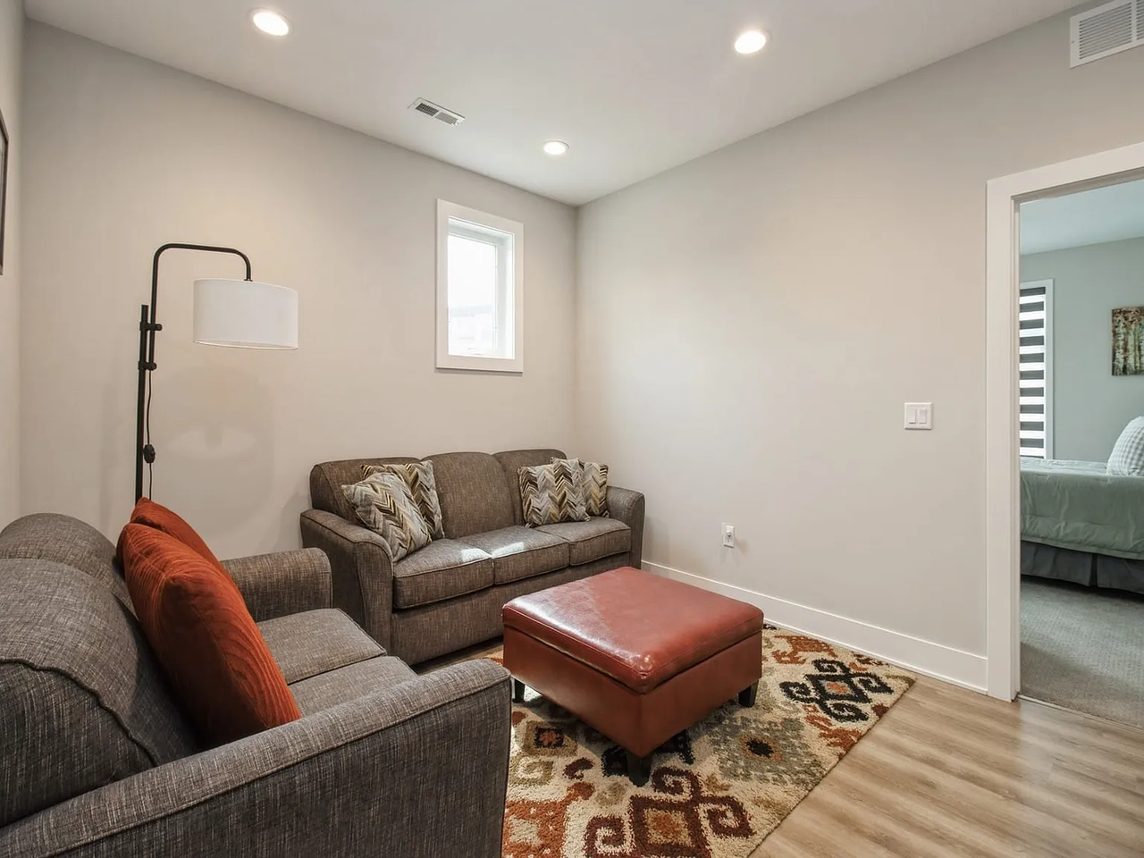 804 E 2nd St - Photo 7 of 29