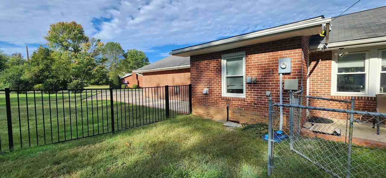 8 Fairfax Cir - Photo 4 of 9