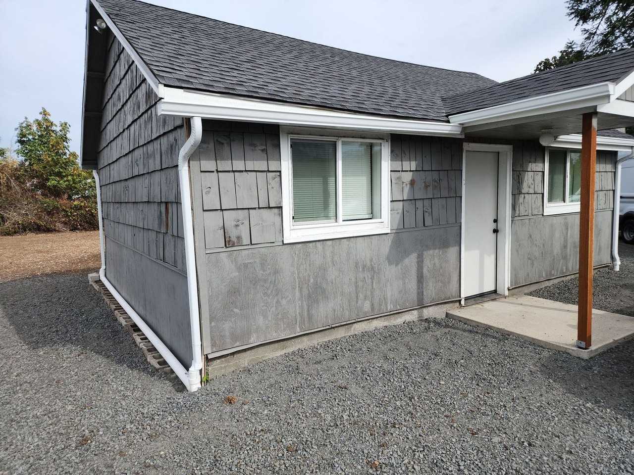 85004 1/2 Cloverdale Rd - Photo 2 of 12