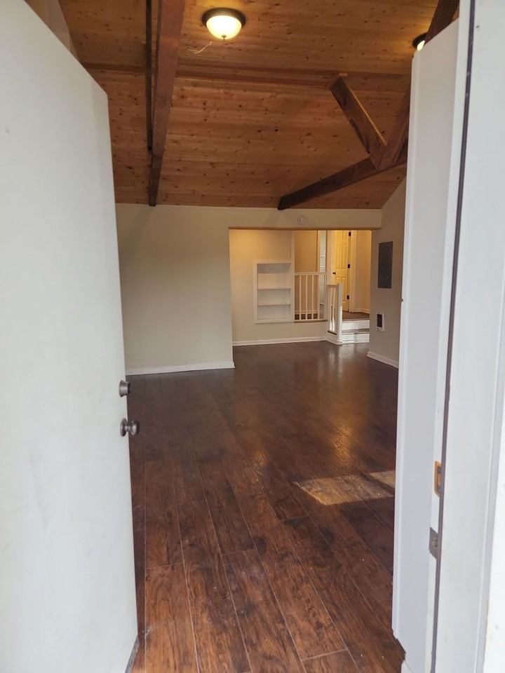 85004 1/2 Cloverdale Rd - Photo 3 of 12