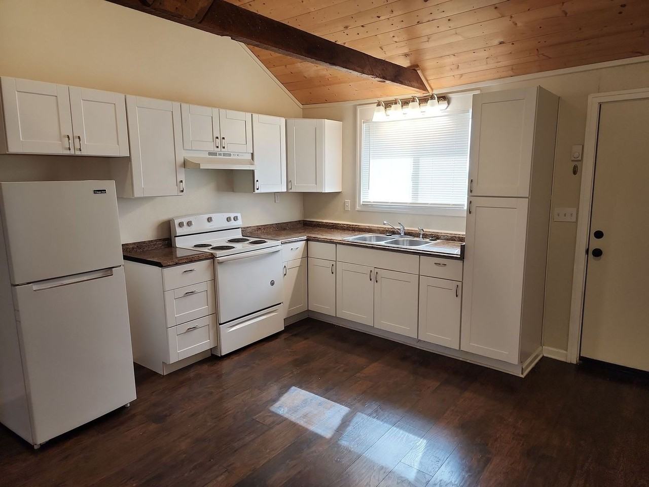 85004 1/2 Cloverdale Rd - Photo 5 of 12