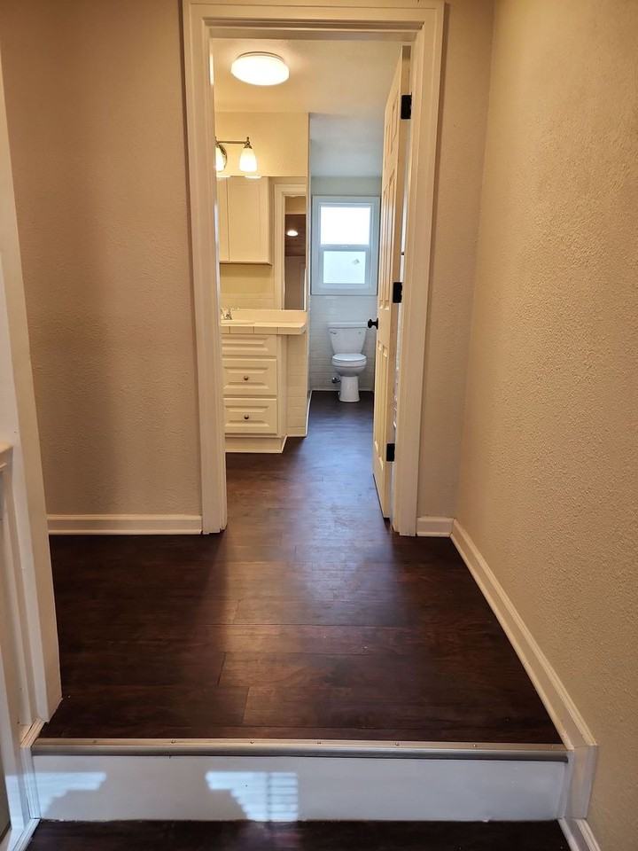 85004 1/2 Cloverdale Rd - Photo 6 of 12