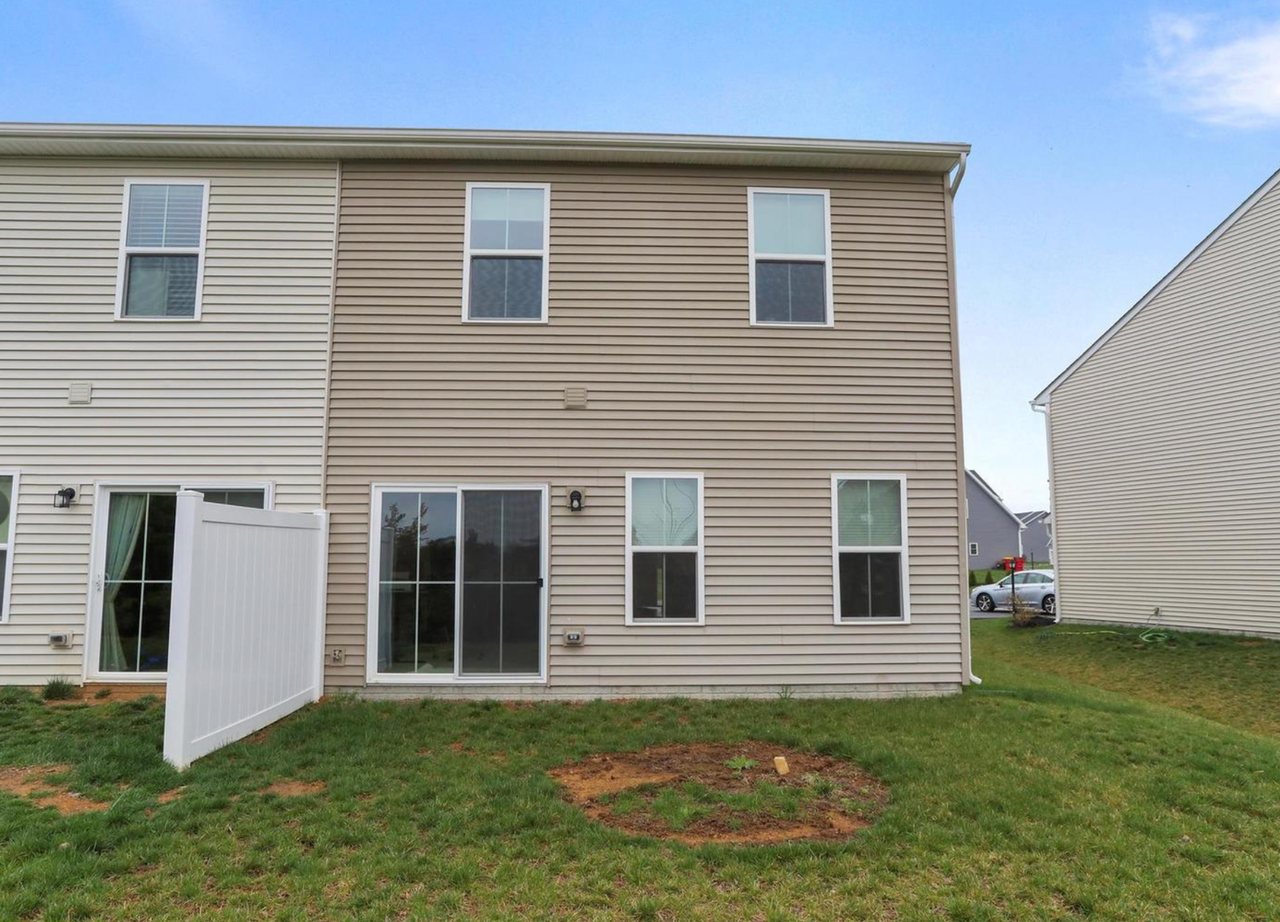 1190 Emilys Ct - Photo 2 of 22