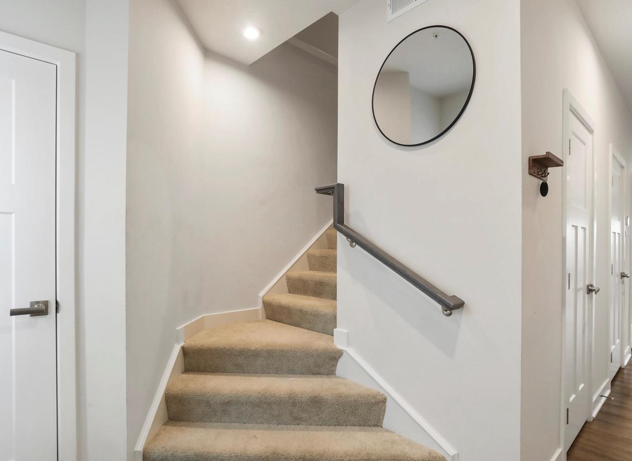 1190 Emilys Ct - Photo 3 of 22