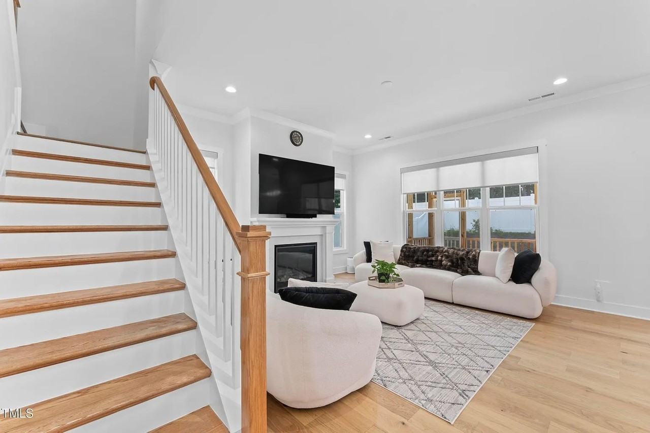 533 Kings Lake Way - Photo 2 of 41