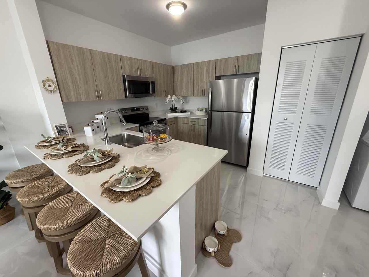 Sw 70th Ave #2B - Photo 3 of 8