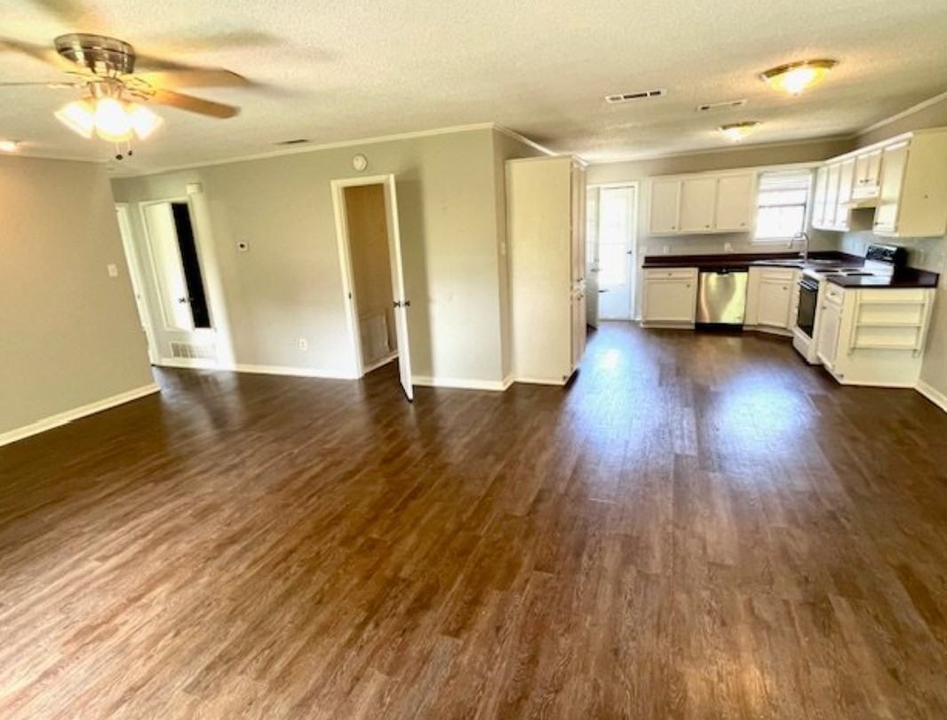 Quail St #C - Photo 2 of 7