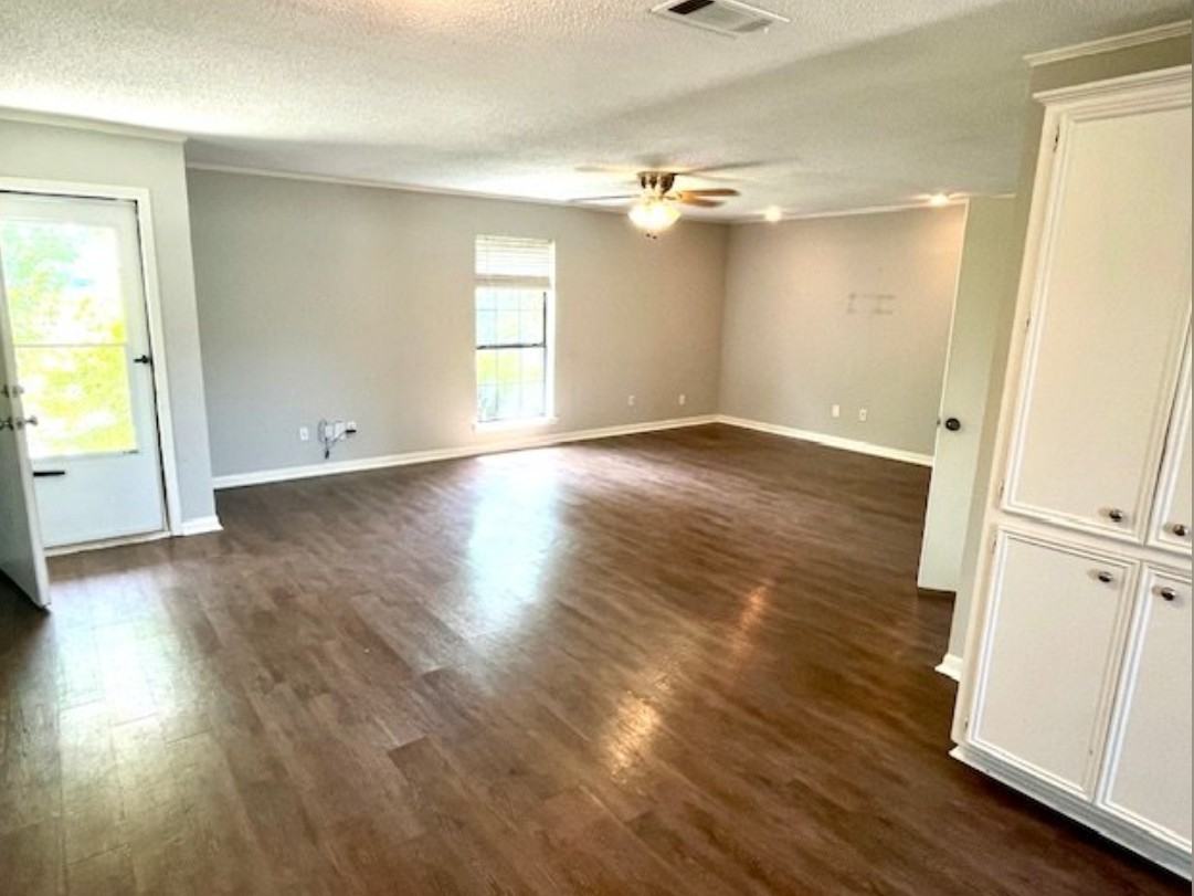 Quail St #C - Photo 3 of 7