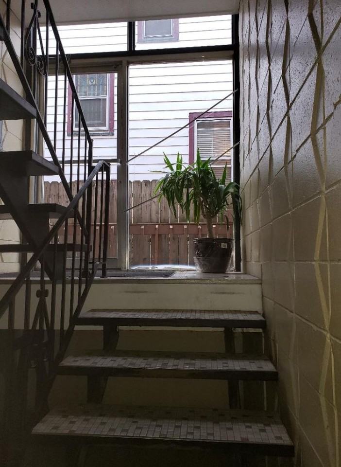 2044 Mills Ave #6 - Photo 3 of 22