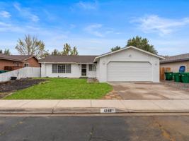 featured image of Lindsay Ln #NA