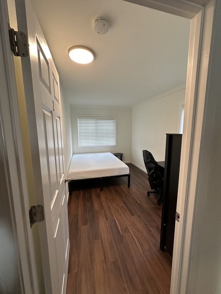 5228 S State St #2 - Photo 3 of 9