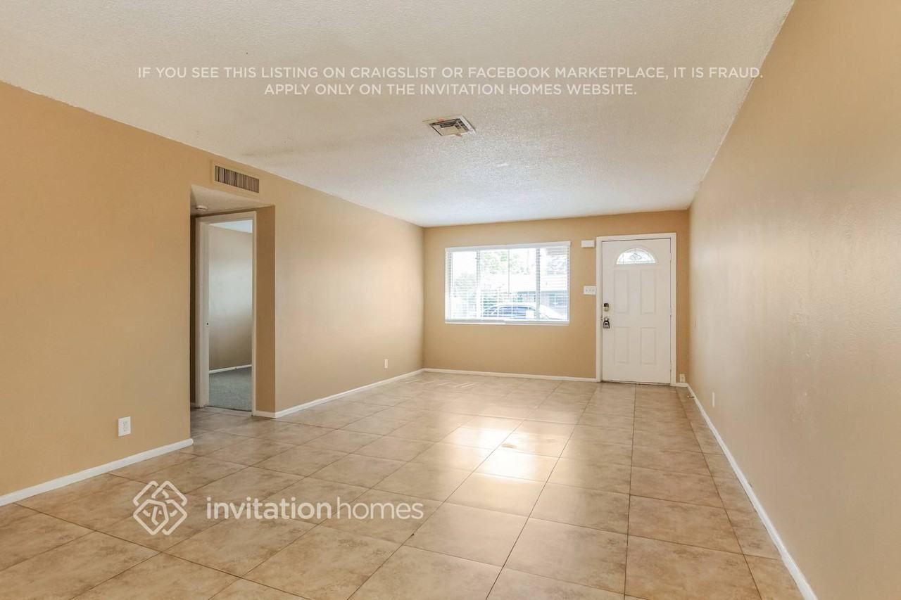 3910 W Loma Ln - Photo 4 of 17