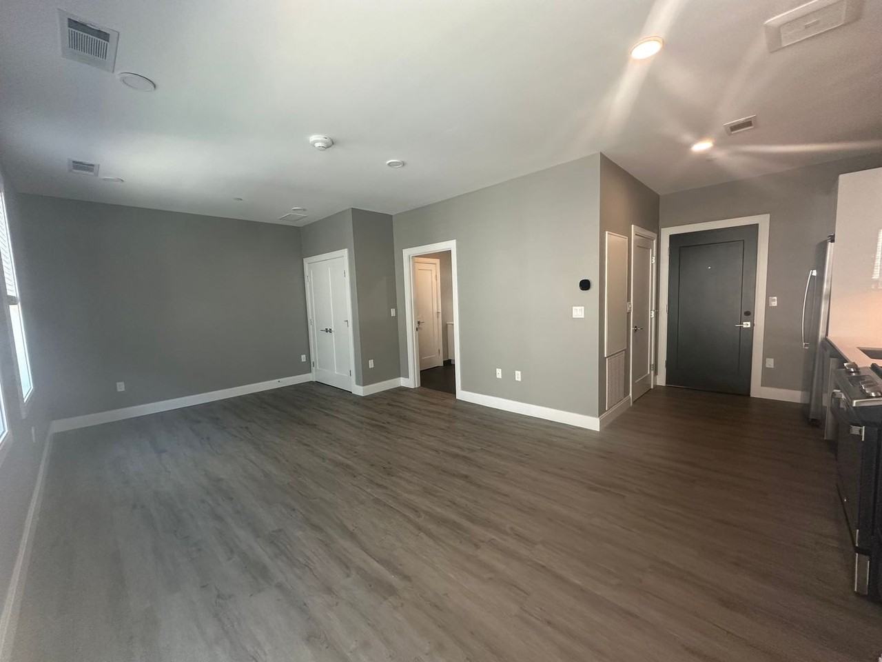 656 Saratoga Street - Photo 5 of 13