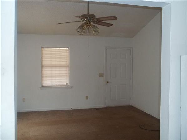 217 Sandcreek Dr - Photo 2 of 7