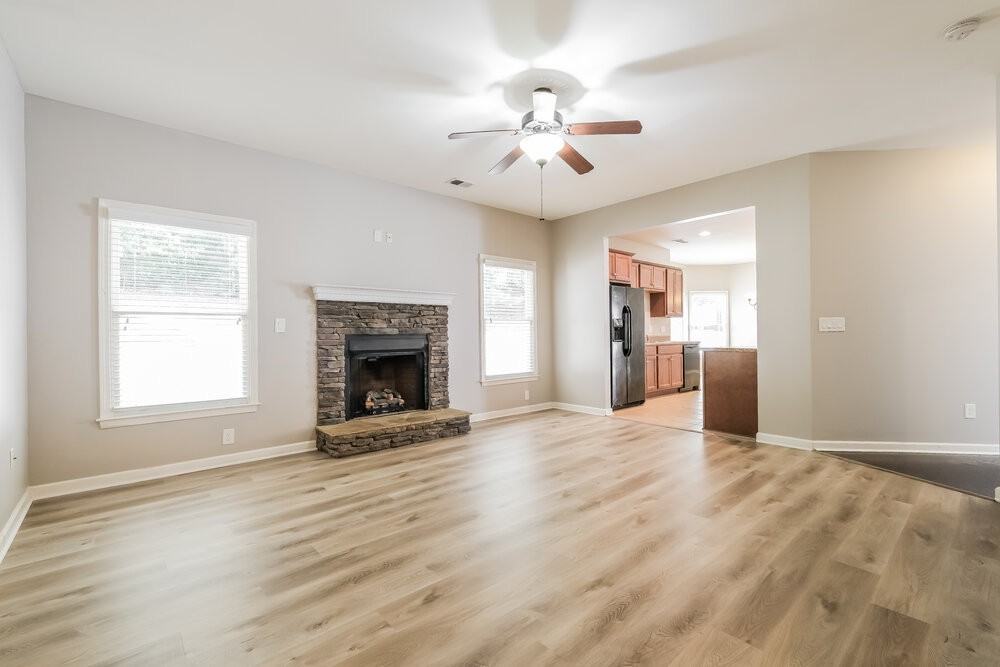 216 Jefferson Ave - Photo 6 of 17