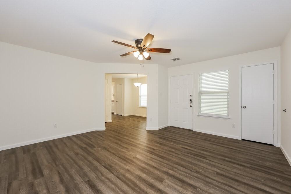 10701 Many Oaks Dr - Photo 3 of 16