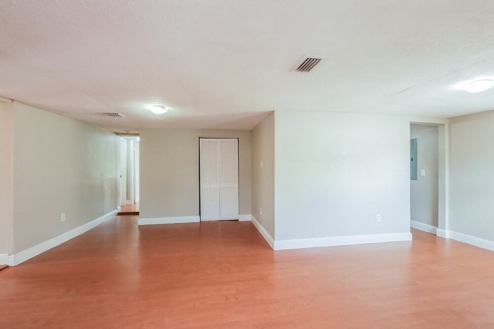1826 Nwstreet - Photo 3 of 16