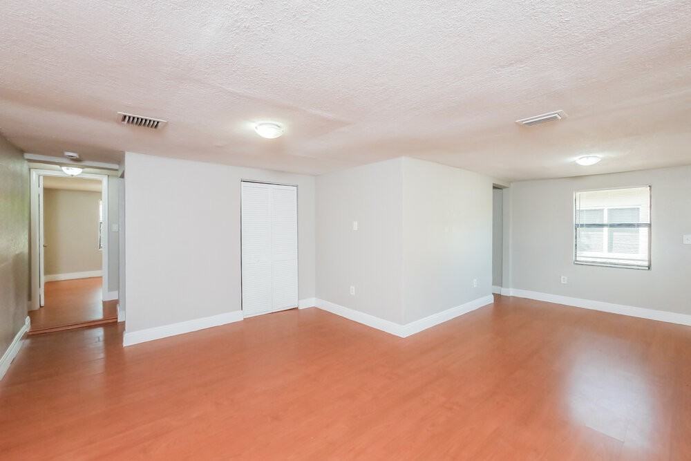 1826 Nwstreet - Photo 5 of 16