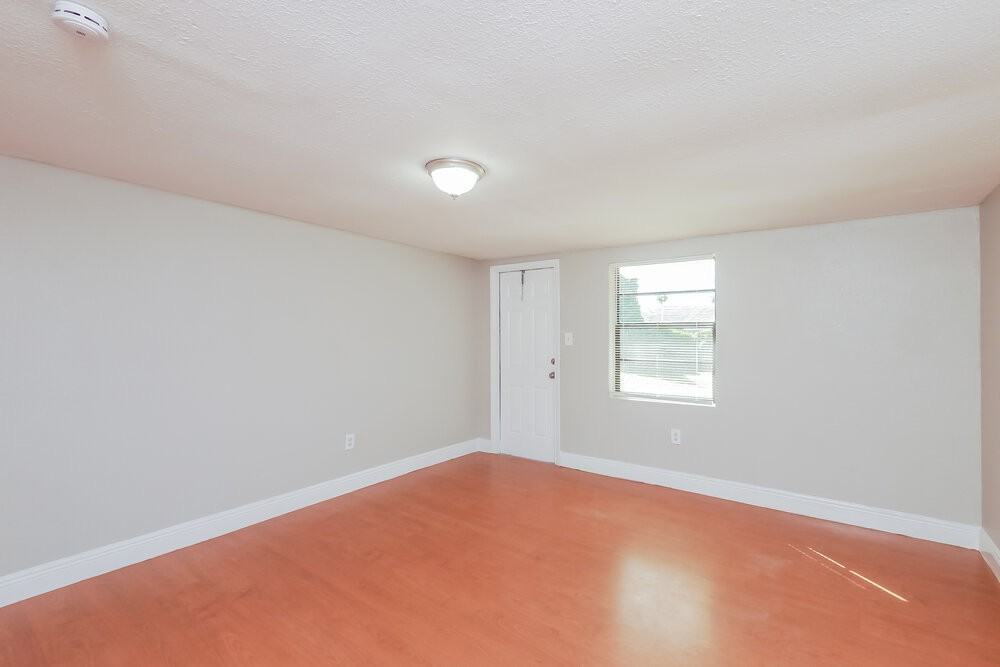 1826 Nwstreet - Photo 7 of 16