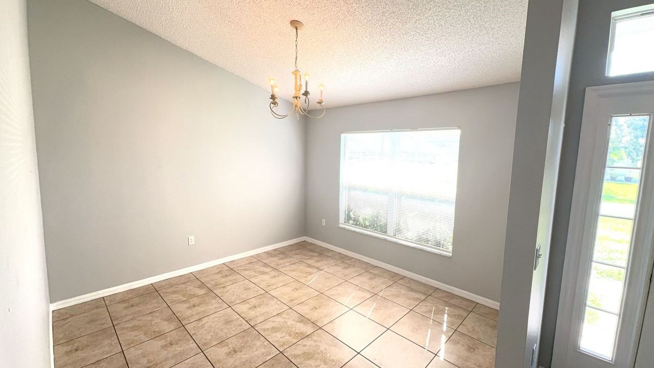 654 Basingstoke Ct - Photo 7 of 18