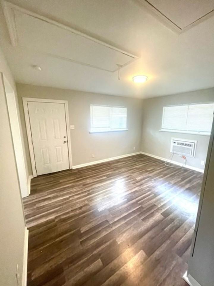 306 N Jackson Street - Photo 2 of 16